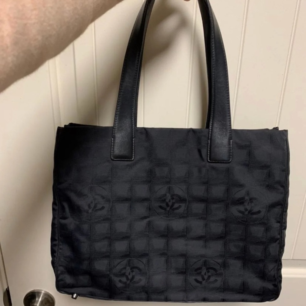 💚💚 CHANEL Travel Line Black Tote Shoulder Bag